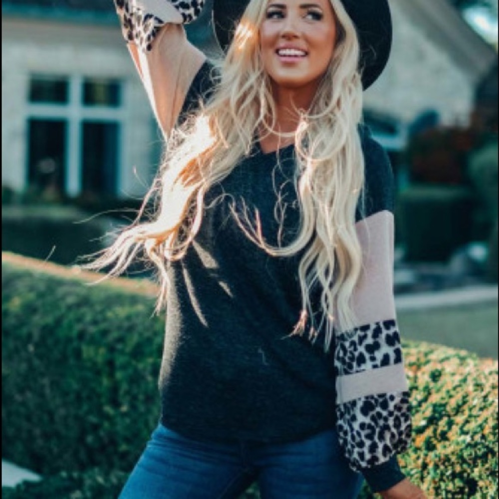 Gray Knit Contrast Puff Leopard Sleeves Top